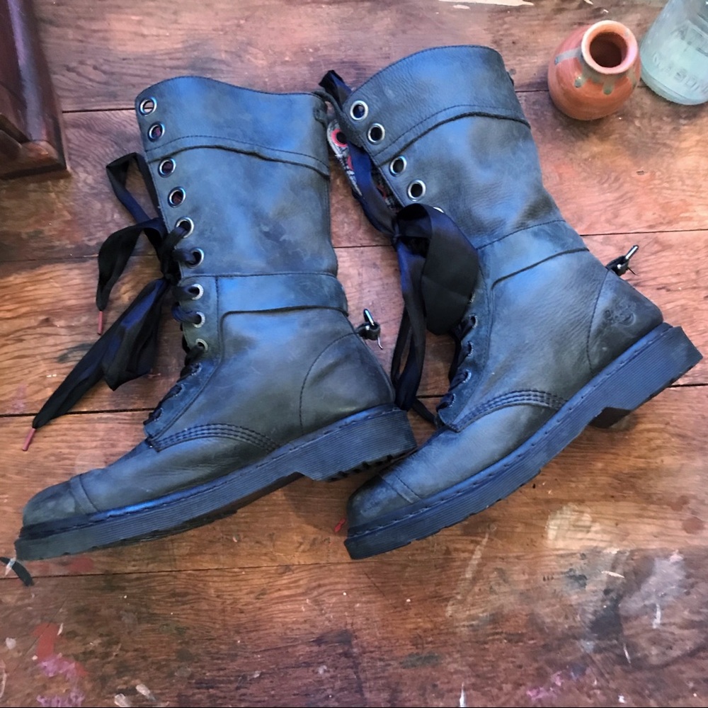 Doc Marten Triumph 1914 plaid-lined moto boot